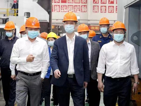 市政府黨組成員、新區(qū)黨工委副書記錢洪文蒞臨我司考察指導(dǎo).jpg